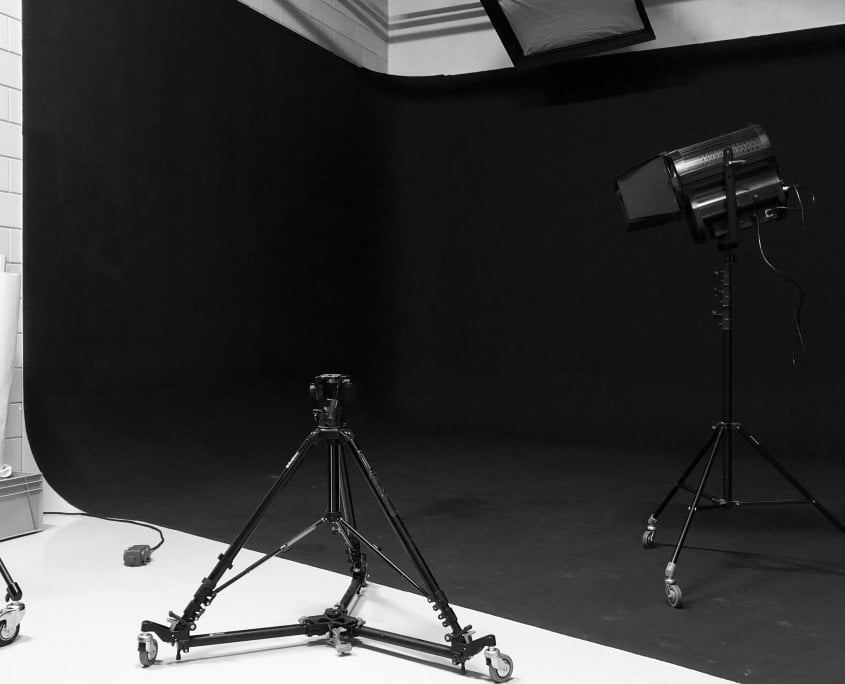 Zwarte cyclorama filmstudio huren